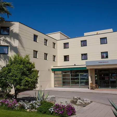 מלון Mercure Cannes מאנדליה-לה-נאפול