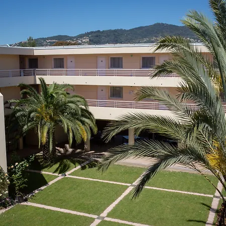 머큐어 칸 망들리외 호텔 4*