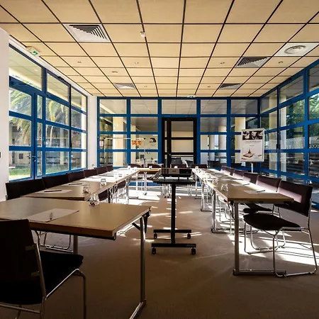 머큐어 칸 망들리외 호텔 4*